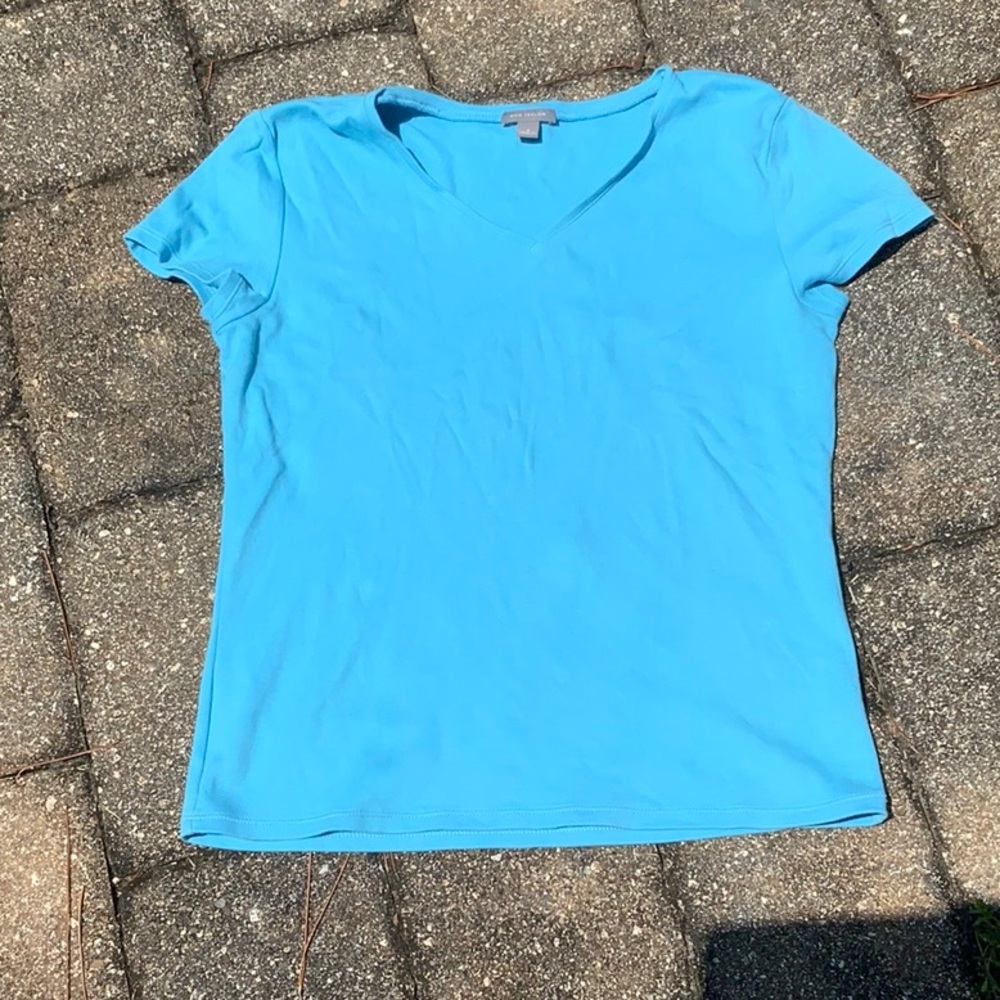 ANN TAYLOR V-NECK SHORT SLEEVE TOP, SIZE SMALL